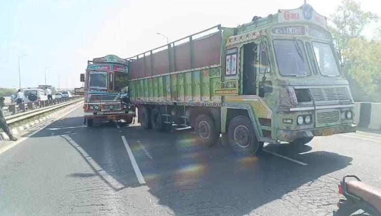 <p><span style="color: rgb(224, 62, 45);" data-mce-style="color: rgb(224, 62, 45);"><strong>રાજકોટ-અમદાવાદ હાઈવે પર અકસ્માત,</strong></span> કુવાડવા GIDC પાસે બે ટ્રકો વચ્ચે જોરદાર ટક્કર...</p>