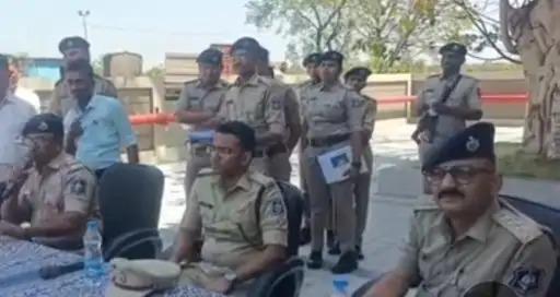 <p><span style="color: rgb(224, 62, 45);" data-mce-style="color: rgb(224, 62, 45);"><strong>સુરત: ગૌવંશ હેરાફેરીમાં જપ્ત કરાયેલા વાહનો પર પોલીસની લાલ આંખ, </strong></span>ASP અક્ષેશ એન્જિનિયરની હાજરીમાં કરાઈ હરાજી... </p>