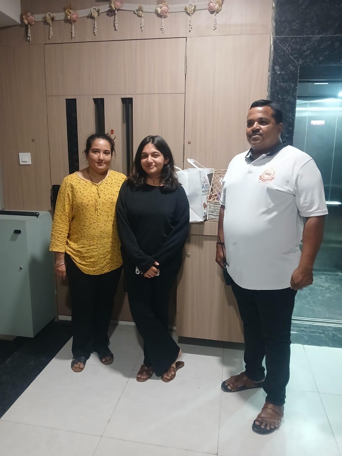 <p>સુરત : <span style="color: rgb(224, 62, 45);" data-mce-style="color: rgb(224, 62, 45);"><strong>વેસુની એક રેસિડન્સીમાં લિફ્ટ અટકી જતાં બે મહિલાઓ ફસાઈ,</strong></span> ફાયર બ્રિગેડની મદદથી મોટી દુર્ઘટના ટળી... </p>