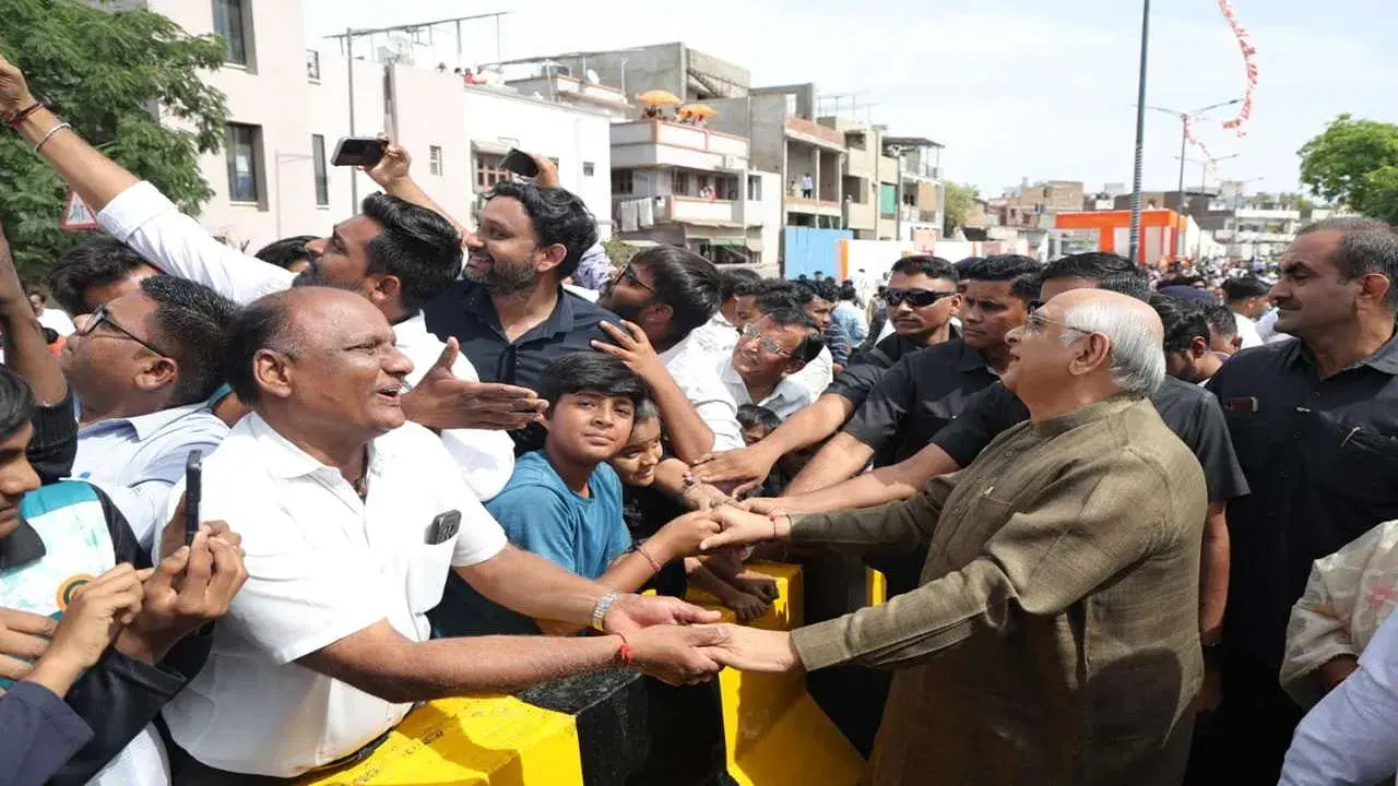 <p>અમદાવાદની રફ્તાર વધશે:<span style="color: rgb(224, 62, 45);" data-mce-style="color: rgb(224, 62, 45);"><strong> મુખ્યમંત્રી ભૂપેન્દ્ર પટેલે સતાધાર ચાર રસ્તા પર બ્રિજનું કર્યું ઉદ્ઘાટન, </strong></span>વાહનચાલકોનો સમય અને ઈંધણ બચશે</p>