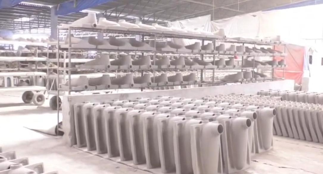 <p><span style="color: rgb(224, 62, 45);" data-mce-style="color: rgb(224, 62, 45);"><strong>હજારો ઘરમાં ચૂલો સળગવો મુશ્કેલ બનશે?</strong></span><span style="color: rgb(0, 0, 0);" data-mce-style="color: rgb(0, 0, 0);"><span style="color: rgb(224, 62, 45);" data-mce-style="color: rgb(224, 62, 45);"><strong> </strong></span>થાનગઢમાં સીરામીક એકમો બંધ થતા મજૂરોની ચિંતા વધી</span></p>