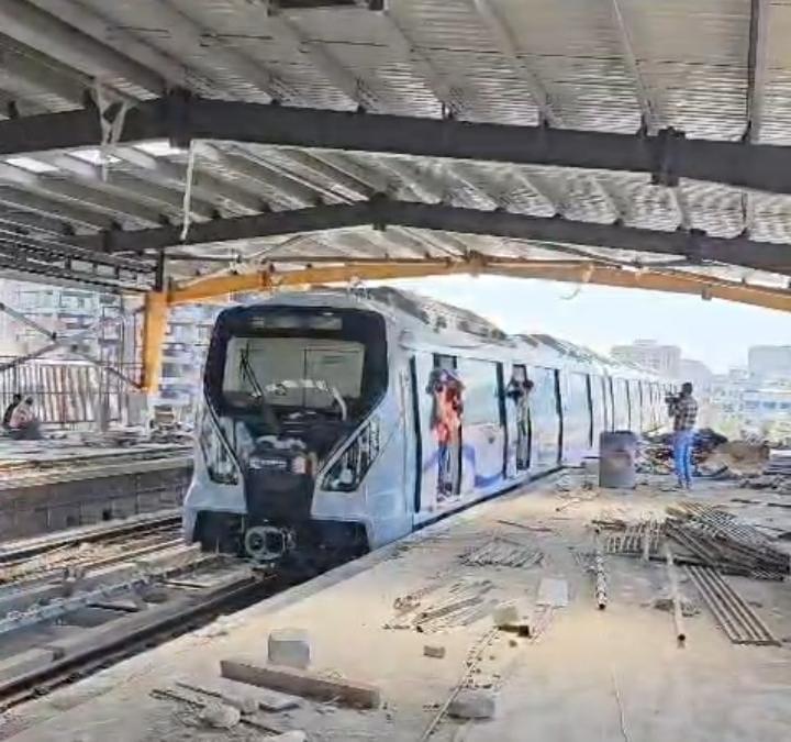 <p><strong><span style="color: rgb(224, 62, 45);">સુરતીઓના મેટ્રોના સપનાને લાગી પાંખ: </span></strong>ડ્રીમ સિટીથી અલથાણ વચ્ચે 8.5 કિમીનું ટ્રાયલ રન, ટૂંક સમયમાં ગુંજશે મેટ્રોની વ્હિસલ</p>