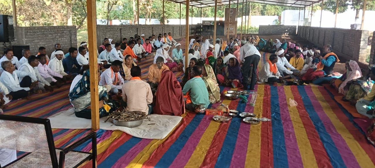 <p><strong>નવસારીના વાંસદામાં 100થી વધુ આદિવાસી દંપતીઓની <span style="color: rgb(224, 62, 45);" data-mce-style="color: rgb(224, 62, 45);">ખ્રિસ્તી ધર્મ છોડી પુનઃ હિન્દુ ધર્મમાં ઘરવાપસી !</span></strong></p>