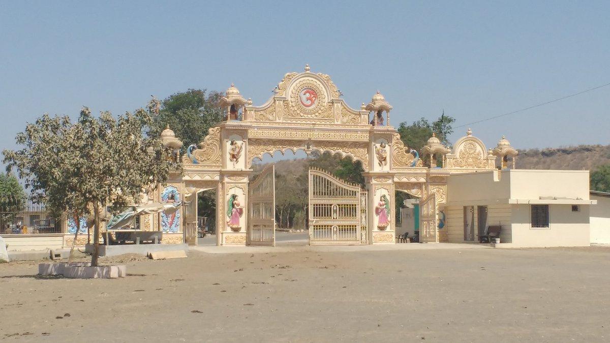 <p><strong><span style="color: rgb(224, 62, 45);" data-mce-style="color: rgb(224, 62, 45);">યુદ્ધ વચ્ચે પણ સતાધાર ધામનું રસોડું ધમધમતું :</span> LPG કે લાકડા વગર રોજ 10,000 લોકોની રસોઈ થાય છે તૈયાર</strong></p>