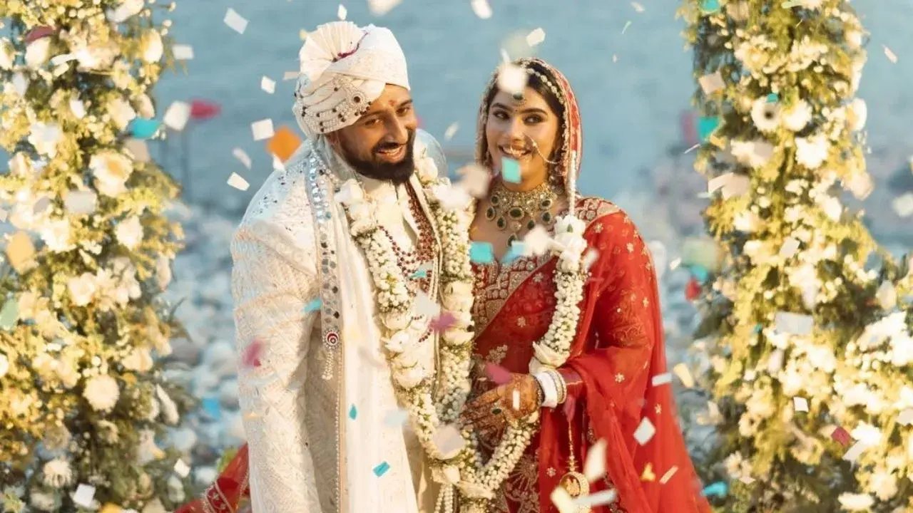 <p><span style="color: rgb(224, 62, 45);" data-mce-style="color: rgb(224, 62, 45);"><strong>રજત દલાલ ક્લીન બોલ્ડ! </strong></span>બિગ બોસ ફેમે શેર કર્યા લગ્નના અદભૂત ફોટા, પત્નીની સુંદરતાની ચર્ચાઓ તેજ</p>