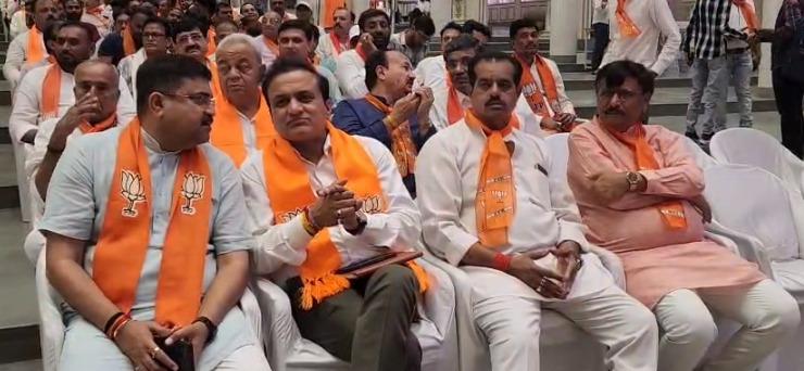 <p><span style="color: rgb(224, 62, 45);" data-mce-style="color: rgb(224, 62, 45);"><strong>ચૂંટણી માટે "ભાજપના કાર્યકરો હંમેશા તૈયાર" : </strong></span> રાજકોટમાં પ્રદેશ અધ્યક્ષ અને સંગઠન મહામંત્રીની વિશેષ ઉપસ્થિતિમાં બેઠક શરૂ...</p>