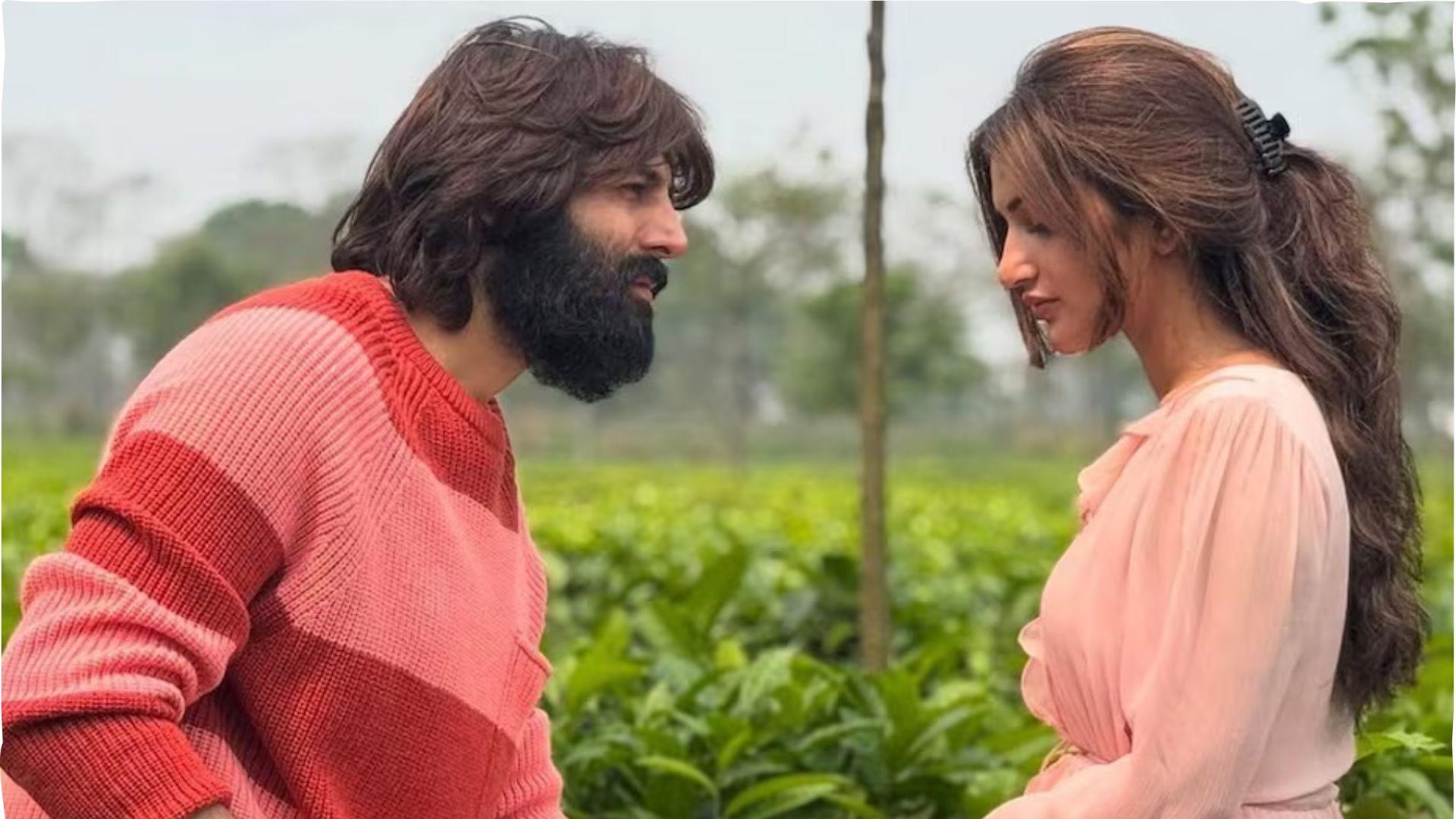 <p dir="auto"><span style="color: rgb(224, 62, 45);" data-mce-style="color: rgb(224, 62, 45);">કશ્મીરની વાદીઓમાં દેખાયા કાર્તિક આર્યન અને શ્રીલીલા,</span> સેટ પરથી લીક થયેલી ફોટોઝ વાયરલ!</p><p dir="auto"><br></p>