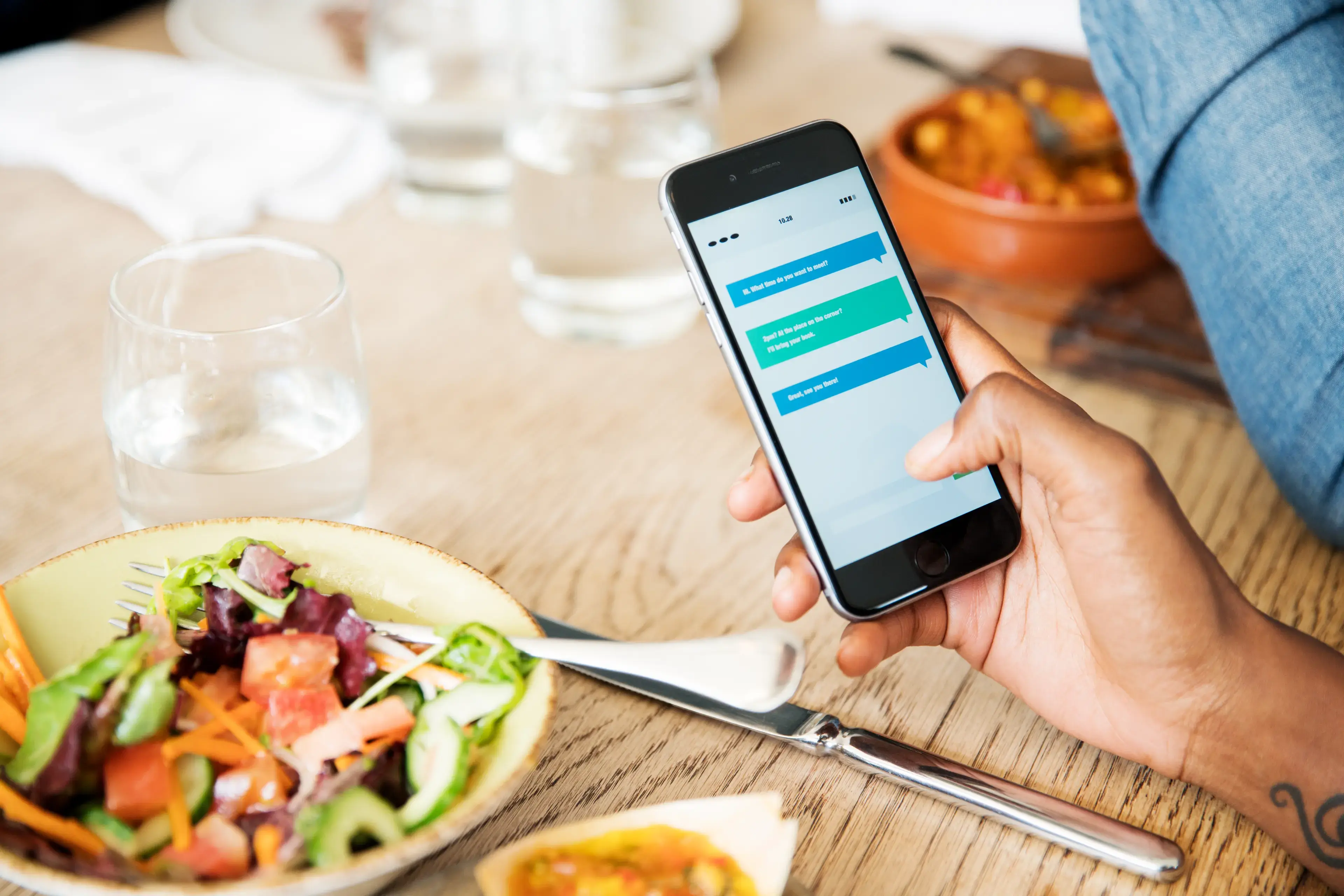 <p><strong><span style="color: rgb(224, 62, 45);" data-mce-style="color: rgb(224, 62, 45);">સ્માર્ટફોનનો વધુ પડતો વપરાશ નોતરી શકે છે 'ફૂડ એડિક્શન'</span>, 52,000 યુવાનો પર કરાયેલા અભ્યાસમાં ચોંકાવનારો ખુલાસો</strong></p>