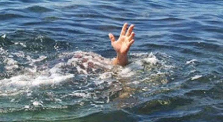 <p><strong>ગાંધીનગર: ભાઈને મોતના મુખમાંથી બહાર કાઢવા ગયેલો મોટો ભાઈ પણ કેનાલમાં ડૂબ્યો, <span style="color: rgb(224, 62, 45);" data-mce-style="color: rgb(224, 62, 45);">પરિવારમાં માતમ</span></strong></p>