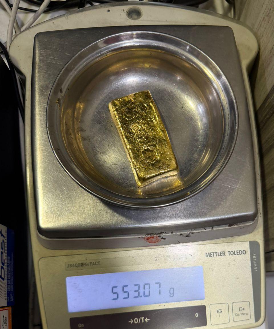 <p><span style="color: rgb(224, 62, 45);" data-mce-style="color: rgb(224, 62, 45);"><strong>અમદાવાદ એરપોર્ટ પર કસ્ટમ્સની AIUને મળી સફળતા :</strong></span> કેપ્સ્યુલમાં કેદ કરી લવાયું સોનું, કુઆલાલંપુરથી આવેલી મહિલા પેસેન્જર પાસેથી ₹83 લાખનું સોનું ઝડપાયું... </p>