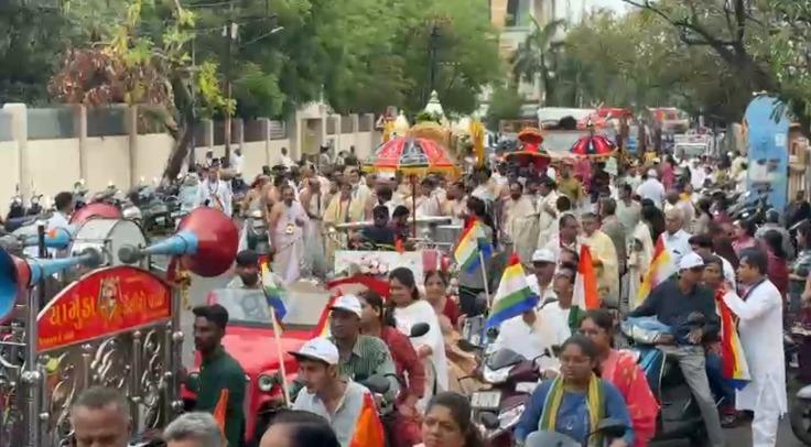 <p><span style="color: rgb(224, 62, 45);" data-mce-style="color: rgb(224, 62, 45);"><strong>રાજકોટમાં મહાવીર સ્વામીના જન્મોત્સવની ધૂમ : </strong></span>‘ત્રિશલા નંદન વીર કી’ના નાદ અને અહિંસાના સંદેશ સાથે નીકળી ભવ્ય શોભાયાત્રા, <strong>ભક્તિના રંગે રંગાયું રંગીલું શહેર...</strong></p>