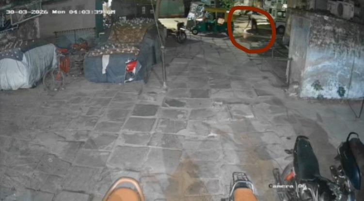 <p><span style="color: rgb(224, 62, 45);" data-mce-style="color: rgb(224, 62, 45);"><strong>અમદાવાદ : </strong></span>ગાયકવાડ હવેલીમાં જૂની અદાવત રાખી રિક્ષા સળગાવનાર શખ્સ સામે નોંધાઈ ફરિયાદ...</p>