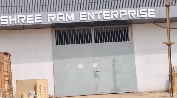 <p><span style="color: rgb(224, 62, 45);" data-mce-style="color: rgb(224, 62, 45);"><strong>રાજકોટમાં ટેક્સ ચોરો પર તવાઈ : </strong></span>લાખોનો વેરો બાકી રાખનાર 'શ્રી રામ એન્ટરપ્રાઇઝ' પર મનપાનું સીલ... </p>