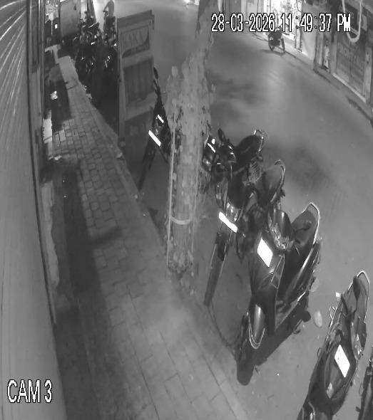 <p><span style="color: rgb(224, 62, 45);" data-mce-style="color: rgb(224, 62, 45);"><strong>અમદાવાદ : </strong></span>ઘાટલોડિયામાં એપાર્ટમેન્ટ બહારથી લોક તોડીને વિદ્યાર્થીની બાઈક ઉઠાવી ગયા તસ્કરો, <strong>CCTVમાં કેદ થઈ ઘટના... </strong></p>