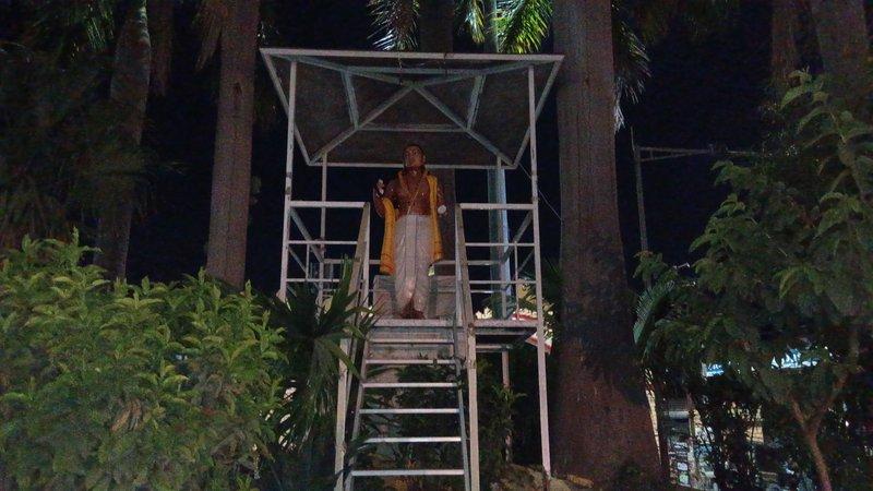 <p><strong><span style="color: rgb(224, 62, 45);">જૂનાગઢમાં આક્રોશ: </span>ગિરનાર દરવાજા પાસે નરસિંહ મહેતાની ઐતિહાસિક પ્રતિમા ખંડિત કરાતા ભક્તોની લાગણી દુભાઈ</strong></p>