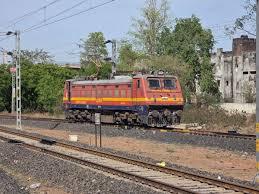 <p><strong><span style="color: rgb(224, 62, 45);" data-mce-style="color: rgb(224, 62, 45);">આદિવાસી પટ્ટામાં રેલવે ક્રાંતિ: </span>PM મોદીએ ખેડબ્રહ્મા-અસારવા ટ્રેનને લીલી ઝંડી બતાવી</strong></p>