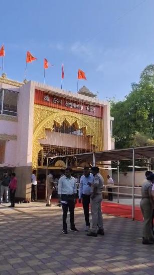 <p><span style="color: rgb(224, 62, 45);" data-mce-style="color: rgb(224, 62, 45);"><strong>મારુતિ નંદનના જન્મોત્સવ પૂર્વે જય બજરંગબલીના નાદથી ગુંજી ઉઠ્યું અમદાવાદ :</strong></span> CM ભૂપેન્દ્ર પટેલે શ્રીફળ વધેરી કેમ્પ હનુમાનની ભવ્ય શોભાયાત્રાનું કરાવ્યુ પ્રસ્થાન... </p>