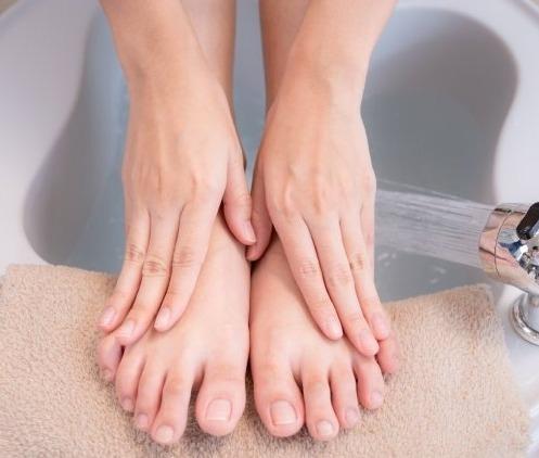 <p><span style="color: rgb(224, 62, 45);" data-mce-style="color: rgb(224, 62, 45);"><strong>રાત્રે સૂતા પહેલા હાથ-પગ ધોવાની આદત છે?</strong></span> જો નથી, તો આ વાંચીને આજે જ શરૂ કરી દેશો!</p>