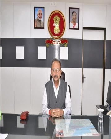 <p>જામનગરના જિલ્લા કલેક્ટર તરીકે <span style="color: rgb(224, 62, 45);" data-mce-style="color: rgb(224, 62, 45);"><strong>પી.બી. પંડ્યાએ પદભાર સંભાળ્યો</strong></span></p>