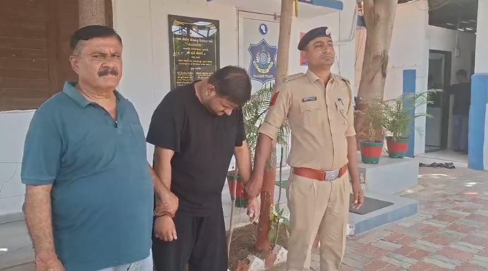 <p><span style="color: rgb(224, 62, 45);" data-mce-style="color: rgb(224, 62, 45);"><strong>વિદેશ જવાના સપના પર ફેરવ્યું પાણી : </strong><span style="color: rgb(0, 0, 0);" data-mce-style="color: rgb(0, 0, 0);">સુરતમાં </span></span>ફિનલેન્ડ-કેનેડાના વિઝાના નામે 2.13 કરોડની ઠગાઈ કરનાર એજન્ટ ઝડપાયો... </p>