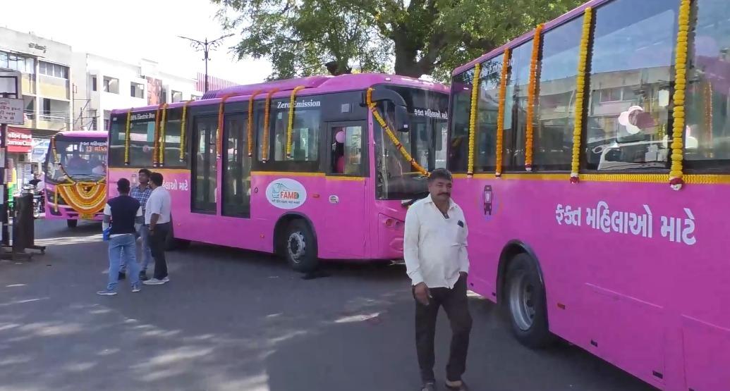 <p><span style="color: rgb(224, 62, 45);" data-mce-style="color: rgb(224, 62, 45);"><strong>રાજકોટની સડકો પર હવે દોડશે 'પિંક બસ' :</strong></span> મહિલાઓની સુરક્ષિત સફર માટે ખાસ બસ સેવાનો પ્રારંભ... </p>
