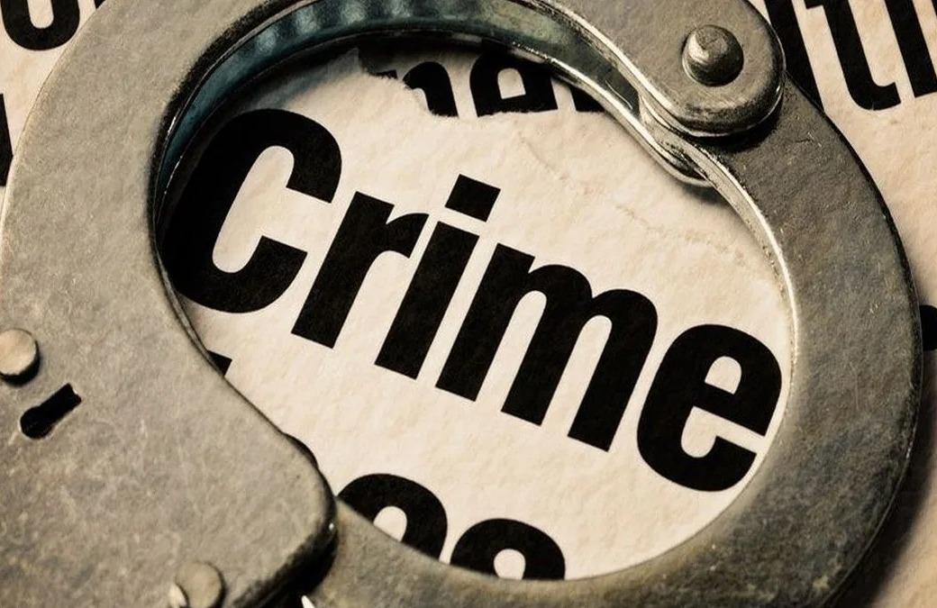 <p><span style="color: rgb(224, 62, 45);" data-mce-style="color: rgb(224, 62, 45);"><strong>અમદાવાદના થલતેજમાં માસૂમ બાળકોની હાજરીમાં જ પતિએ પત્ની પર છરીના ઘા ઝીંક્યા</strong>, </span>પરિણીતા હોસ્પિટલ ખસેડાઈ</p>