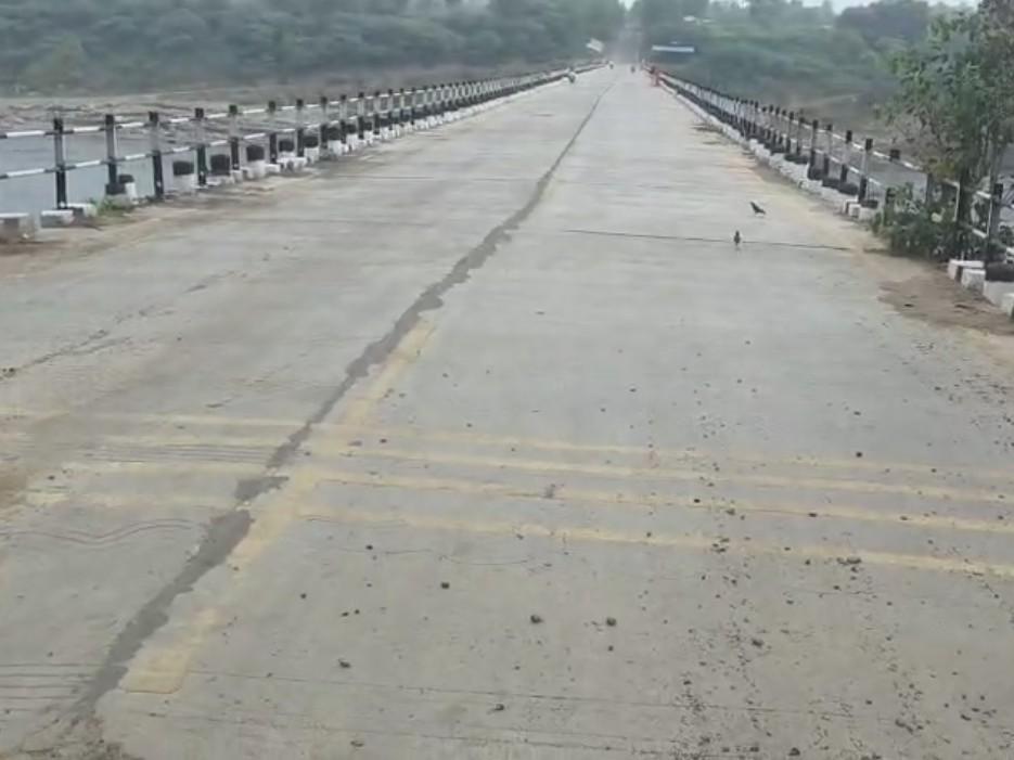 <p><strong><span style="color: rgb(224, 62, 45);" data-mce-style="color: rgb(224, 62, 45);">મહીસાગર: </span>મહી નદી પરનો તાંતરોલી બ્રિજ 16 દિવસ માટે બંધ</strong></p>