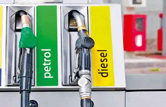 <p><strong><span style="color: rgb(224, 62, 45);" data-mce-style="color: rgb(224, 62, 45);">ઈંધણના ભાવમાં ભડકો:</span> ખાનગી કંપનીઓએ પેટ્રોલમાં ₹7 અને ડીઝલમાં ₹25નો ઝીંક્યો જંગી વધારો</strong></p>
