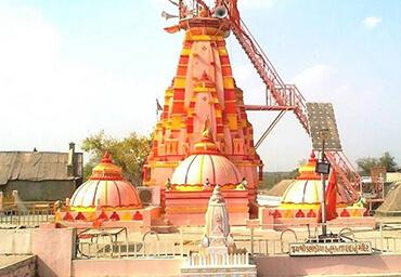 <p><span style="color: rgb(224, 62, 45);" data-mce-style="color: rgb(224, 62, 45);"><strong>ડભોડાના હનુમાનજીનો અનોખો પરચો </strong></span>: જ્યાં અંગ્રેજોએ પણ નમાવ્યું હતું શીશ, <strong>આજે પણ રેલવે વિભાગ અર્પણ કરે છે તેલનો ડબ્બો... </strong></p>