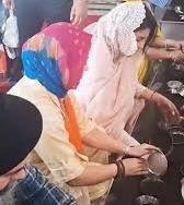 <p><span style="color: rgb(224, 62, 45);" data-mce-style="color: rgb(224, 62, 45);"><strong>દેશી ગર્લનો ભક્તિમય અંદાજ:</strong></span> અમૃતસરના સુવર્ણ મંદિરમાં પ્રિયંકાએ ટેકવ્યું માથું, સેવા કરતી તસવીરો વાયરલ</p>