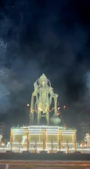 <p><span style="color: rgb(224, 62, 45);" data-mce-style="color: rgb(224, 62, 45);"><strong>સાળંગપુરધામમાં કષ્ટભંજનદેવનો જન્મોત્સવ : </strong></span>બલૂન ડ્રોપિંગ, આતશબાજી અને નાસિક ઢોલના નાદ, <strong>સાળંગપુરધામમાં હનુમાન જયંતીનો ભવ્યાતિભવ્ય નજારો...</strong></p>