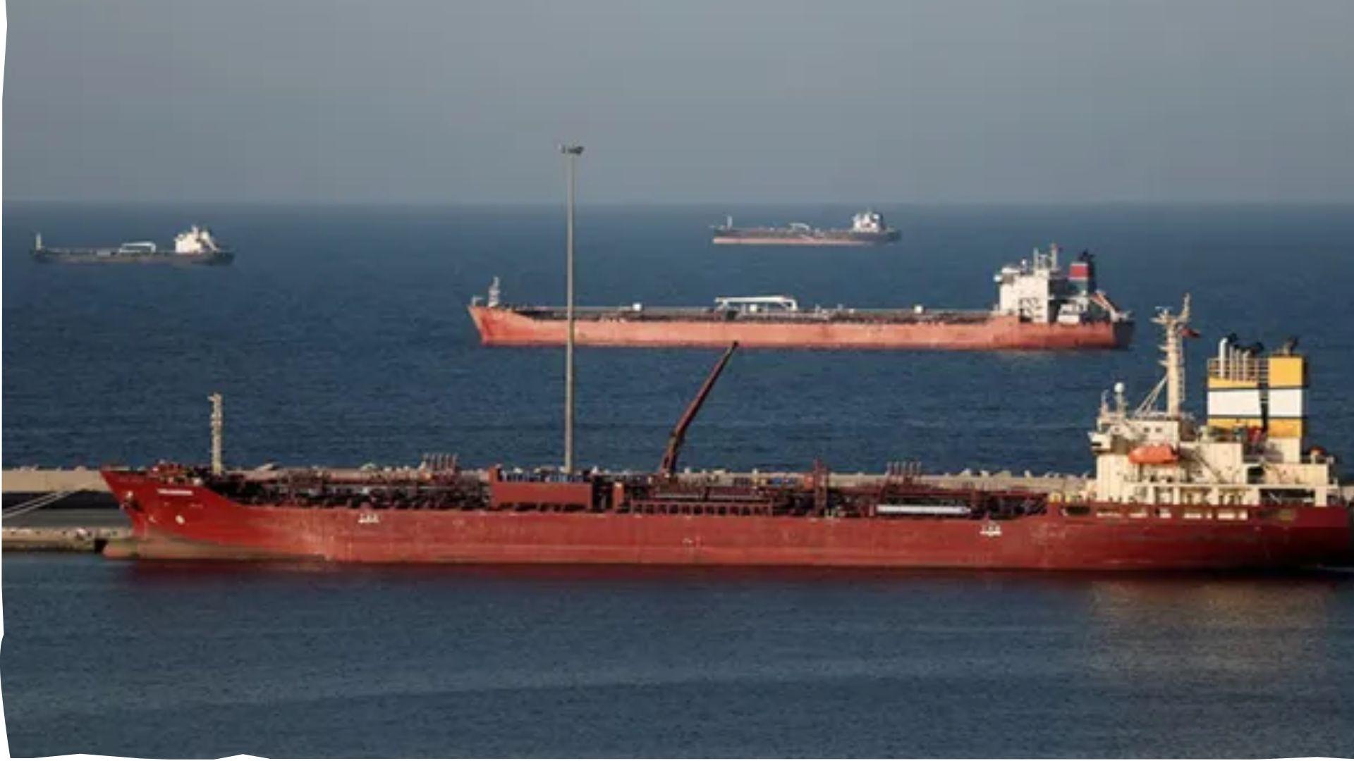 <p><span style="color: rgb(224, 62, 45);" data-mce-style="color: rgb(224, 62, 45);">હોર્મુઝમાં મહાસંકટ</span>: 20થી વધુ વેપારી જહાજો પર હુમલા, 1900 જહાજો ફસાયા; નૌસેના પ્રમુખે વ્યક્ત કરી ગંભીર ચિંતા</p>