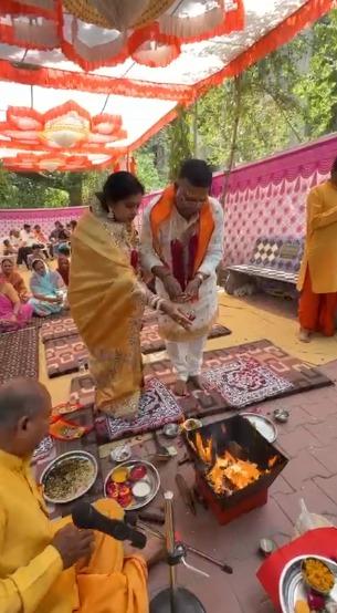 <p><span style="color: rgb(224, 62, 45);" data-mce-style="color: rgb(224, 62, 45);"><strong>દાણીલીમડા પોલીસ લાઈન, હનુમાન જન્મોત્સવની ભવ્ય ઉજવણી :</strong></span> IPS અજય ચૌધરીએ સહપરિવાર સાથે પુજા કરી હનુમાનજીના આશીર્વાદ લીધા...</p>