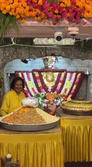 <p><span style="color: rgb(224, 62, 45);" data-mce-style="color: rgb(224, 62, 45);"><strong>શાહીબાગ કેમ્પ હનુમાનજીના સાનિધ્યમાં આસ્થાનું ઘોડાપૂર ઊમટ્યું :</strong></span> 251 કિલોની કેક અને મનમોહક પુષ્પ શણગાર સાથે અંજનીપુત્રનાં જન્મોત્સવની ભવ્ય ઉજવણી </p>