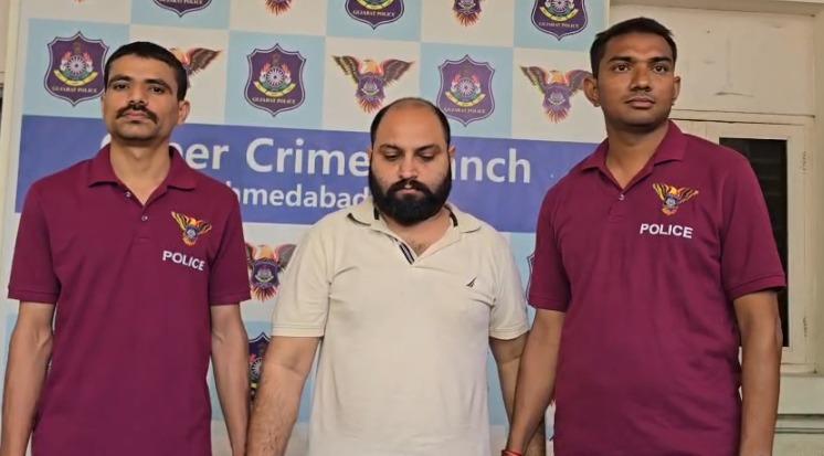 <p><span style="color: rgb(224, 62, 45);" data-mce-style="color: rgb(224, 62, 45);"><strong>અમદાવાદમાં ક્રિપ્ટોના નામે ₹58.90 લાખની લૂંટ :</strong></span> દુબઈથી ચાલતા મસમોટા રેકેટનો થયો પર્દાફાશ, <strong>સાયબર ક્રાઈમ ACP હાર્દિક માકડિયાનું નિવેદન...</strong></p>