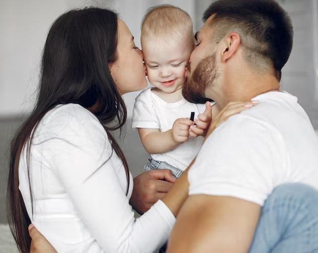 <p><span style="color: rgb(224, 62, 45);" data-mce-style="color: rgb(224, 62, 45);"><strong>શું તમે નવા મહેમાનના સ્વાગત માટે તૈયાર છો?</strong></span> જાણો પેરેન્ટિંગની પ્રાથમિક ફરજો અને ટાળવા જેવી ભૂલો</p>