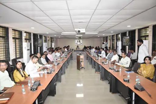 <p><span style="color: rgb(224, 62, 45);" data-mce-style="color: rgb(224, 62, 45);"><strong>સુરત : </strong></span>જિલ્લા ચૂંટણી અધિકારી અને કલેક્ટરની અધ્યક્ષતામાં ચૂંટણીલક્ષી મહત્વની સમીક્ષા બેઠક યોજાઈ... </p>