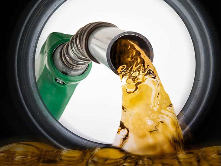 <p><span style="color: rgb(224, 62, 45);" data-mce-style="color: rgb(224, 62, 45);"><strong>પાકિસ્તાનમાં જનતા પર ફૂટ્યો 'ઈંધણ બોમ્બ'</strong></span> પેટ્રોલ ₹458 અને ડીઝલ ₹520ને પાર</p>