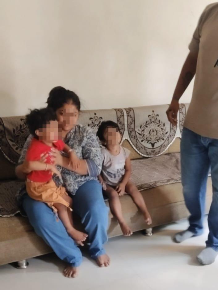 <p><span style="color: rgb(224, 62, 45);" data-mce-style="color: rgb(224, 62, 45);"><strong>સુરતના પુણાગામમાં માસૂમ બાળકો રૂમમાં પુરાયાં : </strong></span>ફાયર બ્રિગેડે દરવાજો તોડી બાળકોનું સુરક્ષિત કર્યું રેસ્ક્યુ...</p>