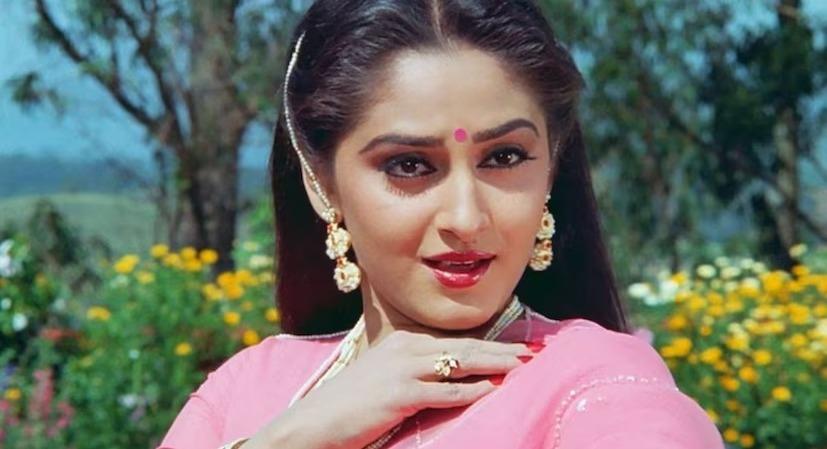 <p>બોલીવુડની એ હસીના....જેણે પિતા અને પુત્ર બંને સાથે પડદા પર ઈશ્ક લડાવ્યો, <span style="color: rgb(224, 62, 45);" data-mce-style="color: rgb(224, 62, 45);"><strong>સુપરહિટ ફિલ્મો આપીને હવે સંભાળી રહી છે રાજનીતિ</strong></span></p>