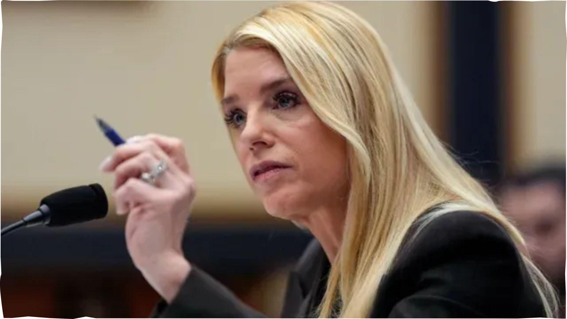 <p><span style="color: rgb(224, 62, 45);" data-mce-style="color: rgb(224, 62, 45);">‘પામ બોન્ડીને અટોર્ની જનરલના પદેથી હટાવી’, </span>ટ્રમ્પે 5 કારણોસર વહીવટી તંત્રમાં મોટો ફેરફાર કર્યો </p>