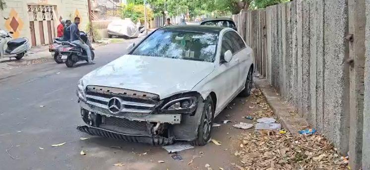 <p><span style="color: rgb(224, 62, 45);" data-mce-style="color: rgb(224, 62, 45);"><strong>રાજકોટ : આમ્રપાલી પાસે મર્સિડીઝ ચાલકે અકસ્માત સર્જ્યો, </strong></span>3 એક્ટિવા અને 2 કારને લીધી અડફેટે, <strong>એક્ટિવાનો તો કચ્ચરઘાણ વાળ્યો...</strong></p>