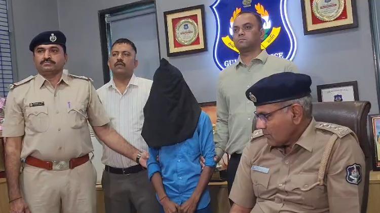 <p><span style="color: rgb(224, 62, 45);" data-mce-style="color: rgb(224, 62, 45);"><strong>માતા કામ પર ગઈ ને બાળકીનું અપહરણ થયું,</strong></span> સુરતના પાંડેસરામાં 6 વર્ષની બાળકીનું અપહરણ કરનાર આરોપી ઝડપાયો...</p>