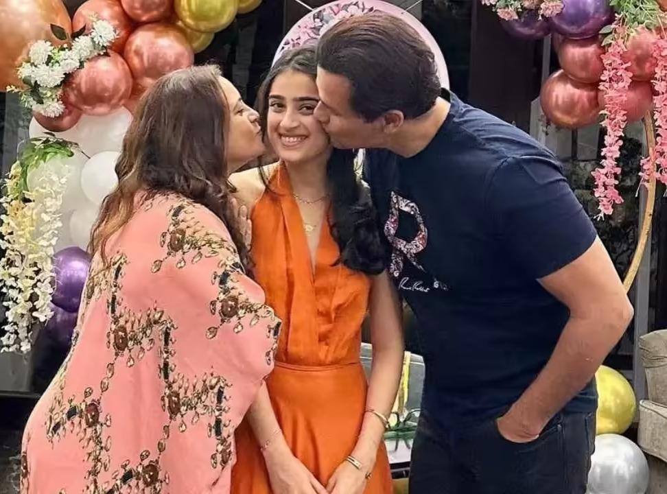 <p><span style="color: rgb(224, 62, 45);" data-mce-style="color: rgb(224, 62, 45);"><strong>સ્ટાર કિડ્સનું ધમાકેદાર ડેબ્યૂ: </strong></span>સુભાન નડિયાદવાલા અને કિયારા રોય ફિલ્મ 'ઐસી દિવાનગી' માં સાથે દેખાશે</p>