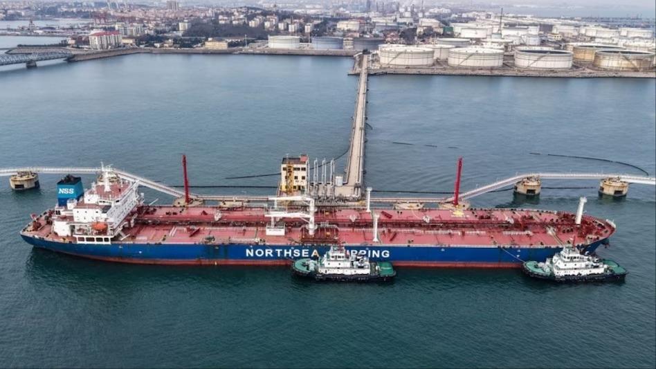 <p><span style="color: rgb(224, 62, 45);" data-mce-style="color: rgb(224, 62, 45);"><strong>મધદરિયે ભારત આવતું ઈરાની તેલનું જહાજ અચાનક ચીન તરફ કેમ વળ્યું :</strong></span> શું છે આ 'યુ-ટર્ન' પાછળનું કારણ?</p>