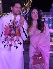 <p><span style="color: rgb(224, 62, 45);" data-mce-style="color: rgb(224, 62, 45);"><strong>અંબાણીની હાઈ-પ્રોફાઈલ ઈવેન્ટમાં સ્ટાર્સનો જલવો...</strong></span>ભારતીય ફેશનનો જોવા મળ્યો અદભૂત અંદાજ</p>