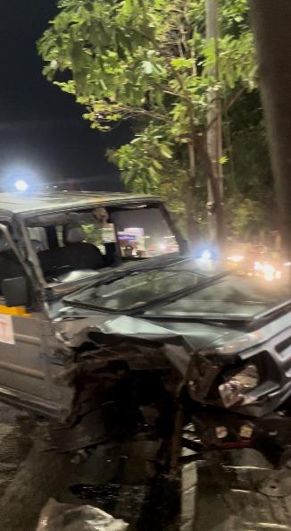 <p><span style="color: rgb(224, 62, 45);" data-mce-style="color: rgb(224, 62, 45);"><strong>સુરતના અડાજણમાં સ્ટીયરિંગ પર કાબુ ગુમાવતા કાર ડિવાઈડર પર ચઢી ગઈ, </strong></span>કારનો કુરચો બોલી ગયો, <strong>મોટી જાનહાનિ ટળી</strong></p>