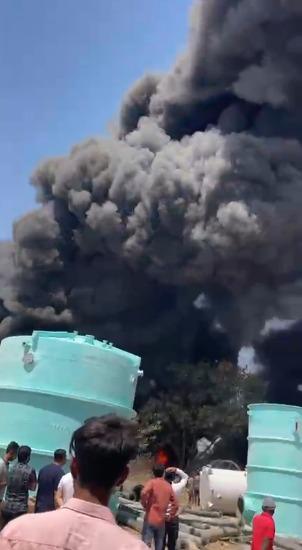 <p><span style="color: rgb(224, 62, 45);" data-mce-style="color: rgb(224, 62, 45);"><strong>રાજકોટના મેટોડા GIDCમાં રબરના વેસ્ટમાં ભીષણ આગ : </strong></span>આકાશમાં ધુમાડાના કાળા ડિબાંગ ગોટા જોઈ લોકોમાં ફફડાટ... </p>