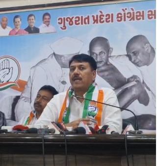 <p><span style="color: rgb(224, 62, 45);" data-mce-style="color: rgb(224, 62, 45);"><strong>સ્થાનિક સ્વરાજની ચૂંટણી : </strong></span>અમિત ચાવડાએ કહ્યું, ગુનાહિત રેકોર્ડ ધરાવતા લોકોને ટિકિટ નહીં મળે, યુવાનોને તક અપાશે, <strong>કોંગ્રેસ આવતીકાલે ઉમેદવારોનું પ્રથમ લિસ્ટ જાહેર કરશે... </strong></p>