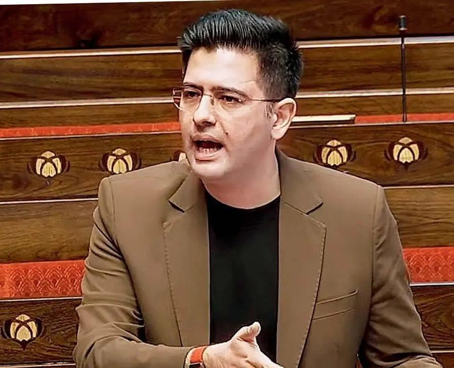 <p><span style="color: rgb(224, 62, 45);" data-mce-style="color: rgb(224, 62, 45);"><strong>"ઘાયલ છું એટલે ઘાતક છું"....</strong></span>રાઘવ ચઢ્ઢાના એક થંબનેલે સોશિયલ મીડિયા પર મચાવ્યો હંગામો</p>